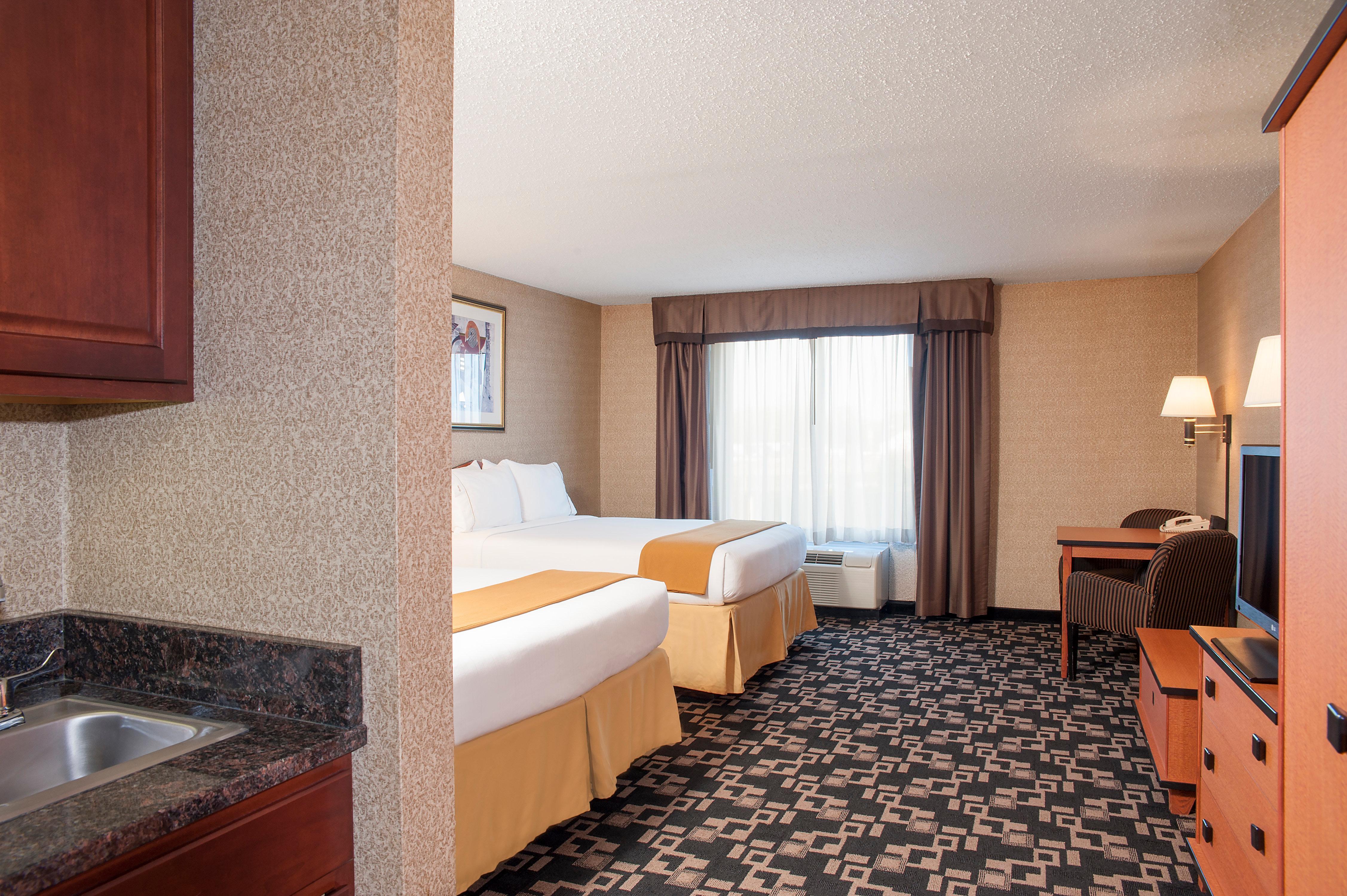 Holiday Inn Express Hotel & Suites Greenwood Exterior foto