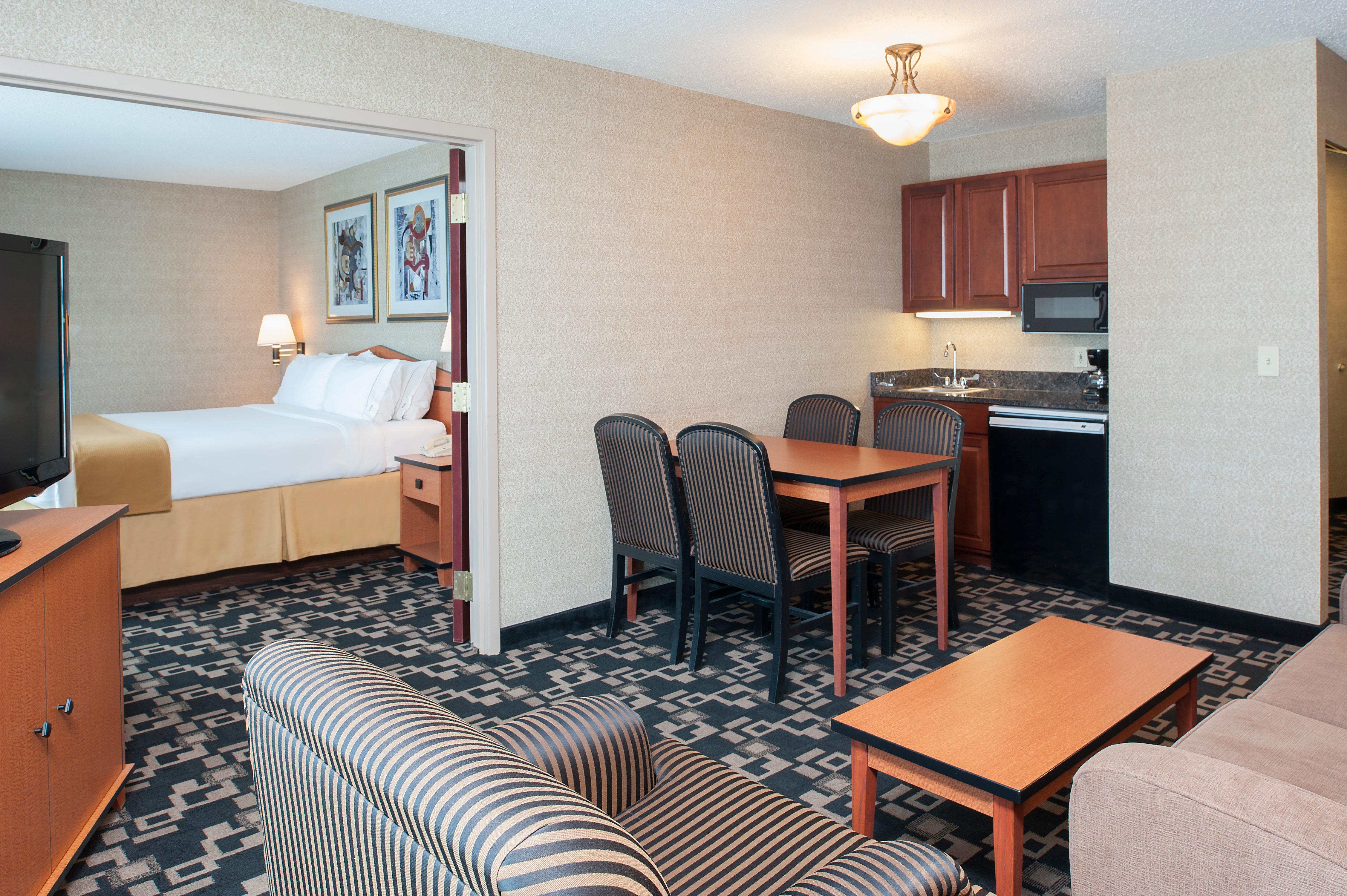 Holiday Inn Express Hotel & Suites Greenwood Exterior foto