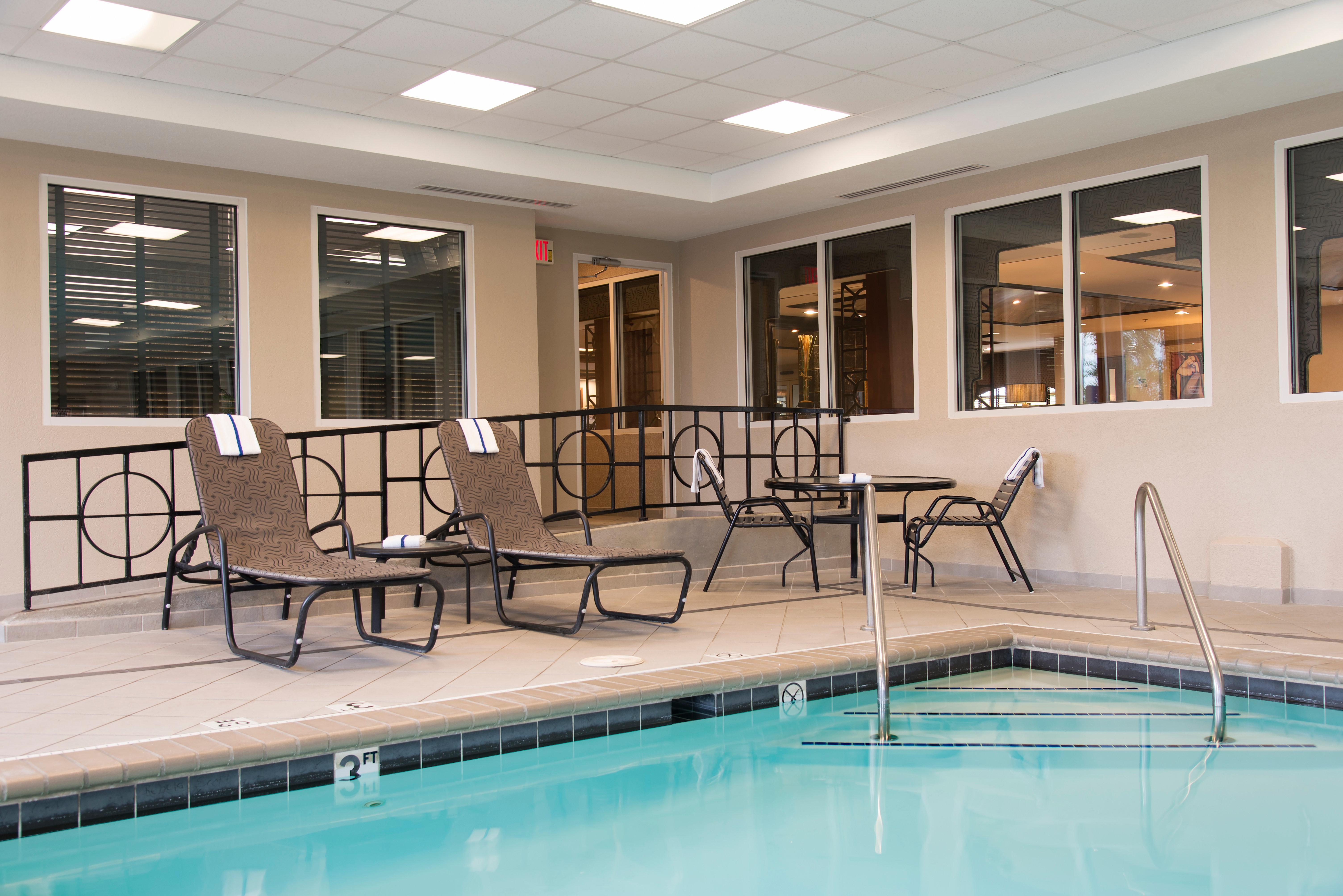 Holiday Inn Express Hotel & Suites Greenwood Exterior foto